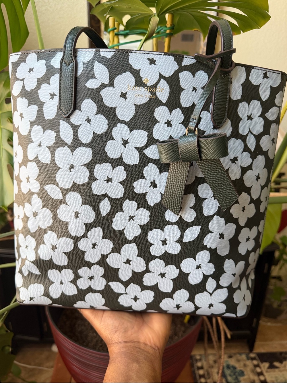 Kate Spade New York Brynn Olive and White Floral Bow Tote - Picture 5 of 12